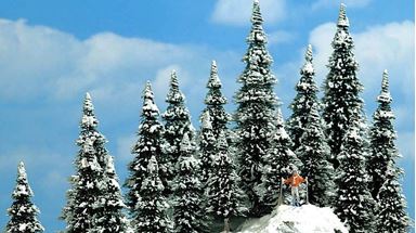 BUSCH 6566 — Ели в снегу (20 деревьев ~30—60 мм), 1:100—1:200