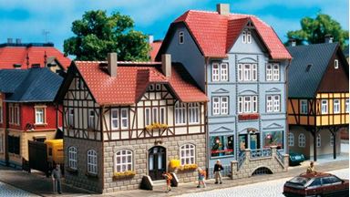 AUHAGEN 12346 — Два жилых дома на Bahnhofstraße №9 и №11, 1:87—1:120