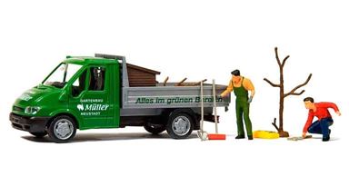 PREISER 33260 — Автомобиль Ford® Transit «Gardening Müller» и 2 озеленителя, 1:87