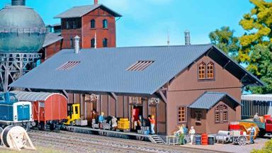 FALLER 120153 — Пакгауз, товарный грузовой склад с пандусами, 1:87, 1900—1990